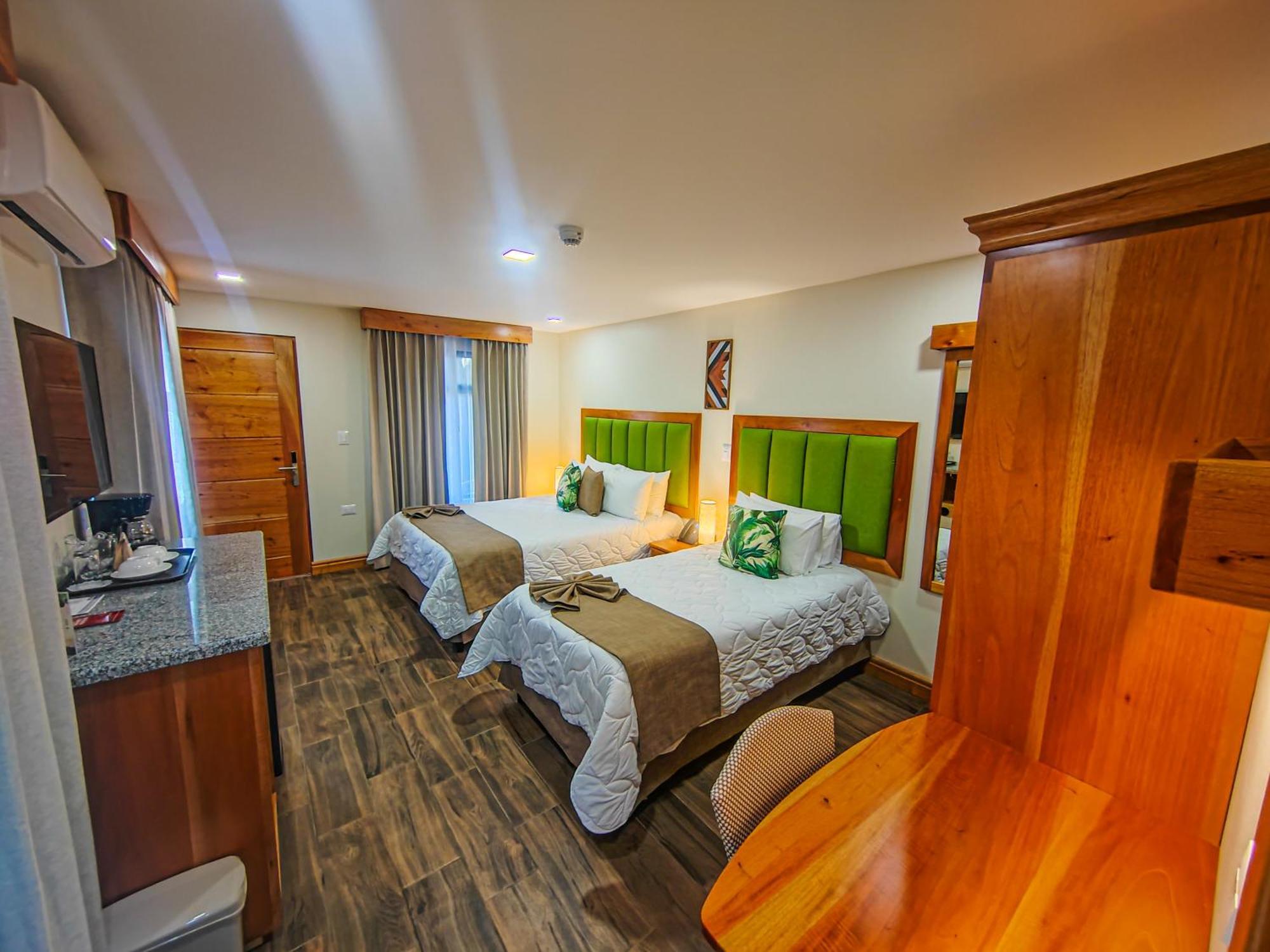 Forest Superior 1 Queen Bed+1 Individual Bed